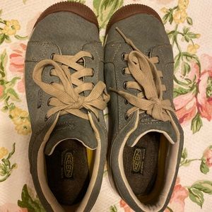 Keen size 8 Womens